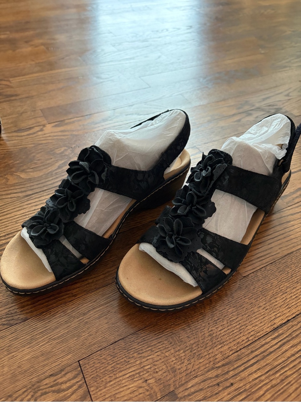 Clarks Women's Merliah Sheryl Heeled Sandal Black Floral Strap Size US 9.5W